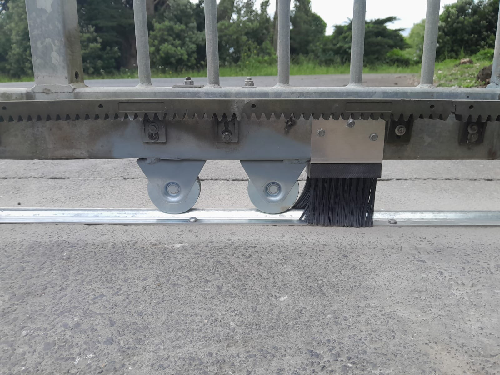 Sliding Gate Track Brush with Thick Bristles